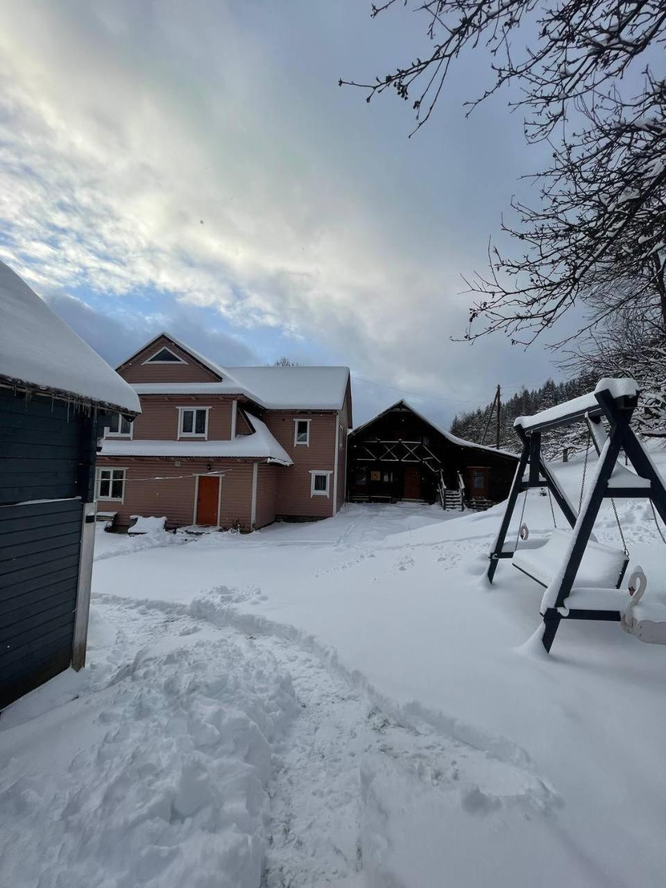 Kazka Aparthotel Yablunytsya Exterior photo